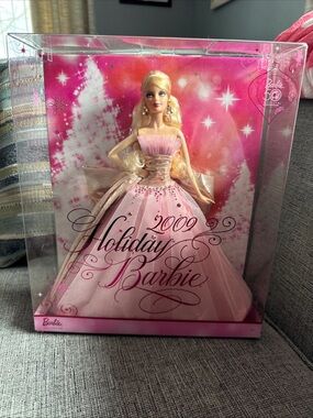 Barbie 2009 Holiday Barbie Pink Collector Doll. NIB